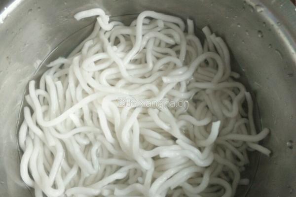 豆芽炒粉的做法图解3