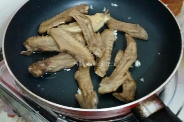 鸭翅炒灯笼椒的做法图解4