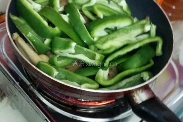 鸭翅炒灯笼椒的做法图解5