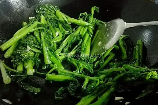 蒜蓉炒菜心的做法图解8