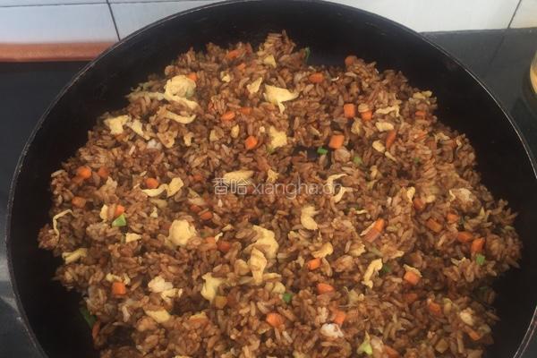 酱油炒饭的做法图解4