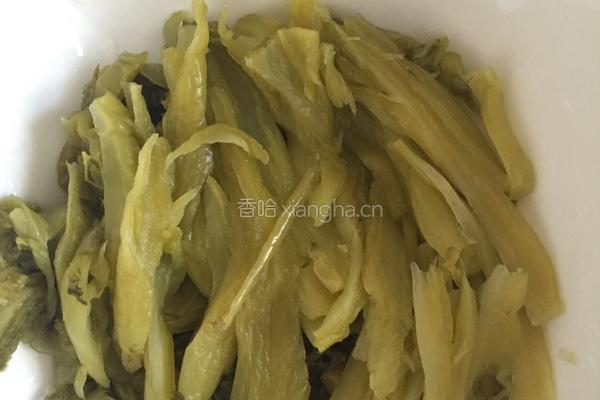 酸菜粉肠汤的做法图解3