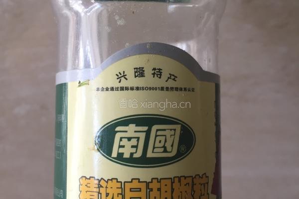 酸菜粉肠汤的做法图解4