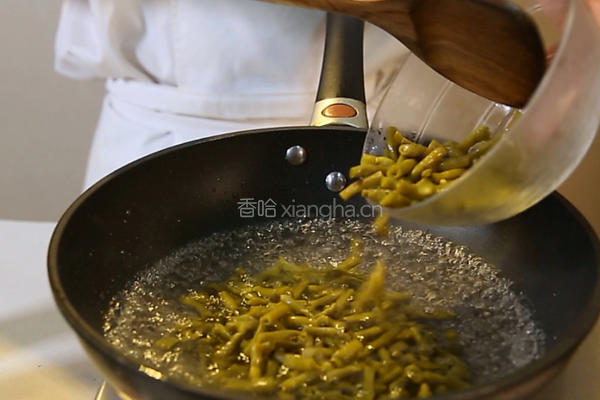 酸豆角炒鸡胗的做法图解4