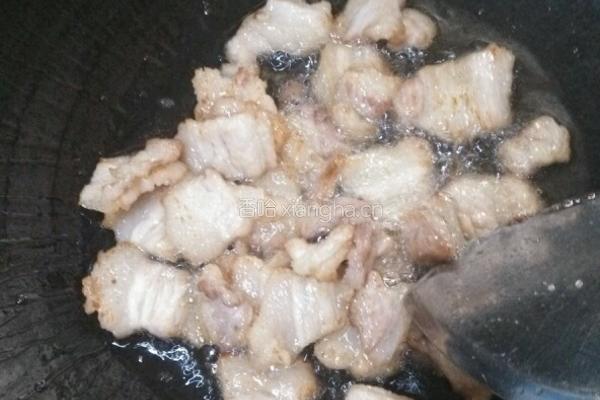 爆炒草菇三层肉的做法图解3