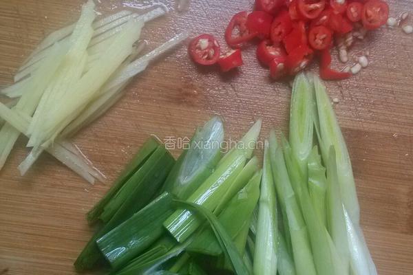 河鱼炒萝卜的做法图解3