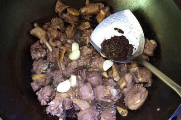 蘑芋烧鸭肉的做法图解10