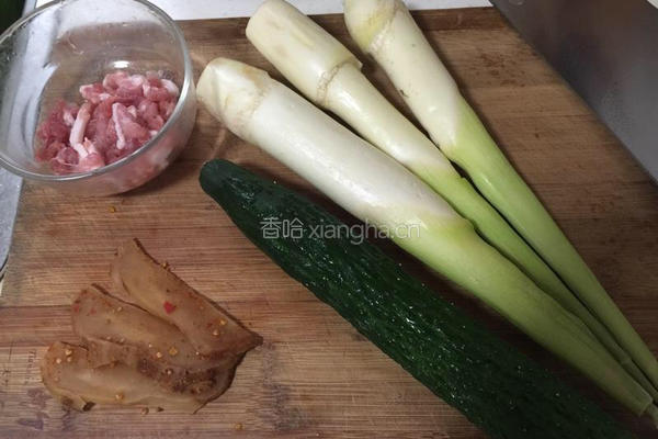 茭白肉丝的做法图解1