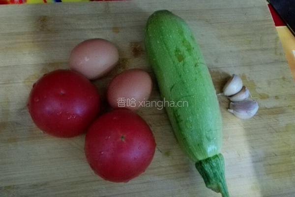 番茄蛋炒西葫芦的做法图解1