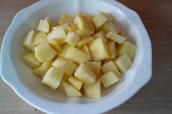 红烧土豆的做法图解1