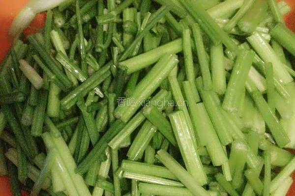 毛芹炒肉的做法图解1