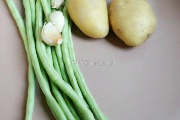 蒜蓉豆丁的做法图解1