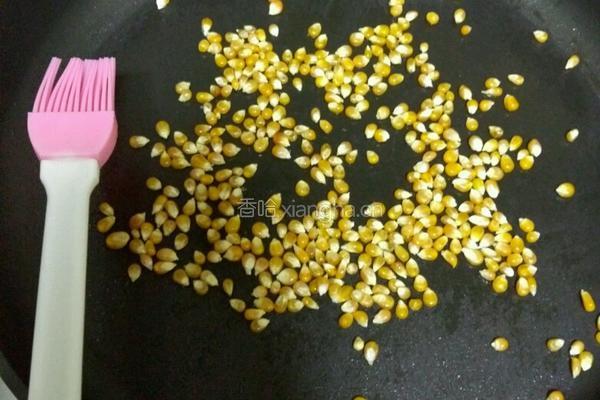平底锅爆米花的做法图解3
