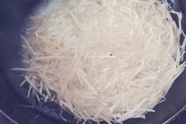 糖醋土豆丝的做法图解3