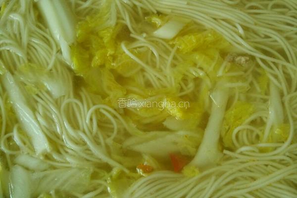 西红柿木耳瘦肉汤面的做法图解6