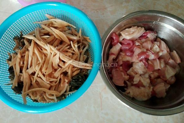 咸菜煮五花肉的做法图解2