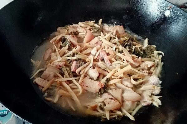 咸菜煮五花肉的做法图解4