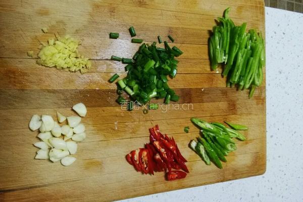西芹炒肉的做法图解2