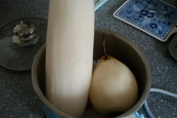 白萝卜梨饮的做法图解1