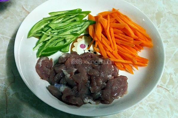 木耳炒瘦肉的做法图解2