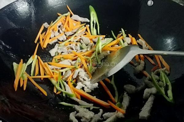 木耳炒瘦肉的做法图解5