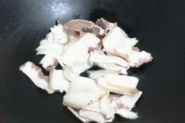 五花肉干煸菜花的做法图解2