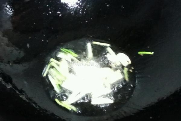五花肉干煸菜花的做法图解3