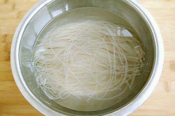 肉末粉丝圆白菜的做法图解1