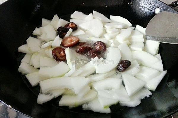 冬菇瘦肉冬瓜汤的做法图解4