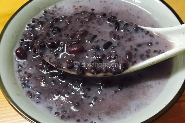 黑米粥的做法图解3