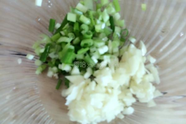 香菇茄子炒肉丁的做法图解3