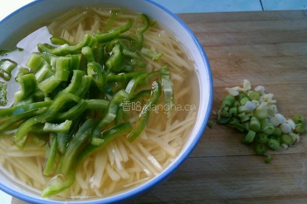 青椒土豆丝的做法图解1