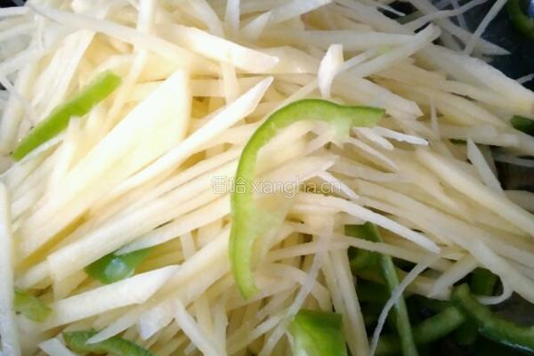 青椒土豆丝的做法图解3