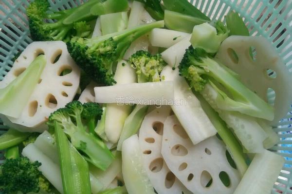 香辣干锅的做法图解1