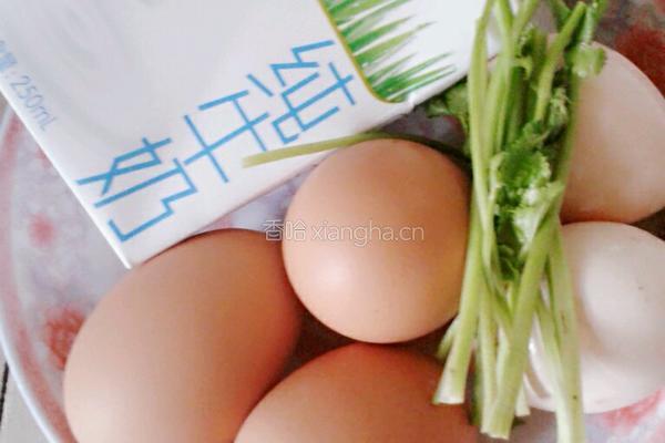 牛奶炒鸡蛋的做法图解1