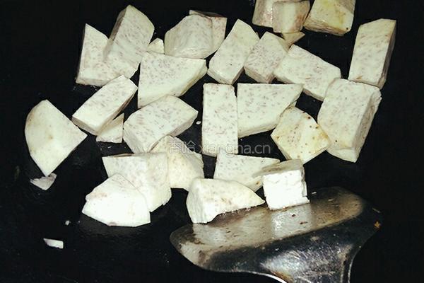 红烧牛肉芋头的做法图解2