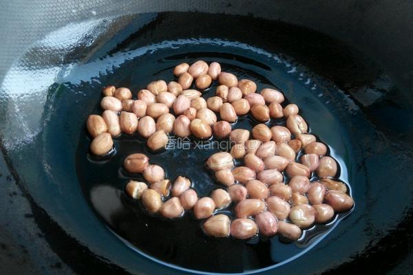 菠菜陈醋花生米的做法图解1