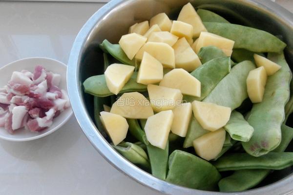 五花肉芸豆炖土豆（简易版）的做法图解1