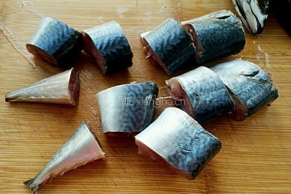 茄汁罐头鱼的做法图解1