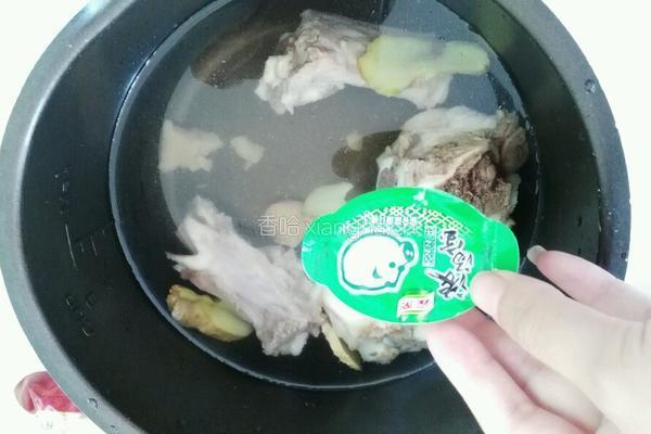 筒骨猪杂汤的做法图解3