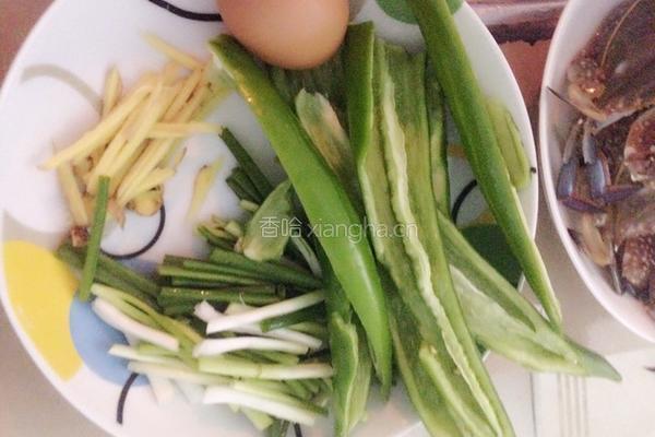 尖椒炒花蟹的做法图解2