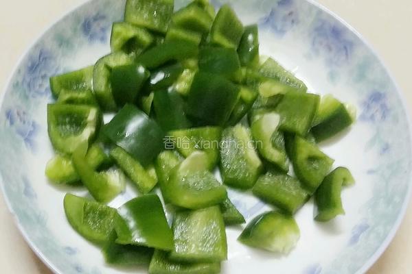 甜椒胡萝卜焖土豆的做法图解3