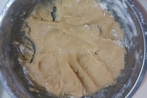 白莲蓉蛋黄广式月饼的做法图解3