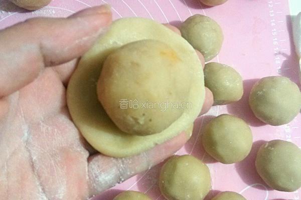 白莲蓉蛋黄广式月饼的做法图解9