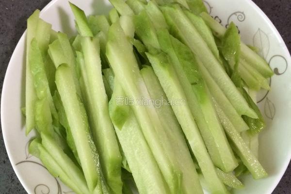 佛手瓜炒肉丝的做法图解2