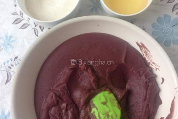 广式豆沙蛋黄月饼的做法图解1