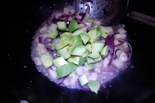 牛油果菌菇炒鸡胸肉的做法图解11