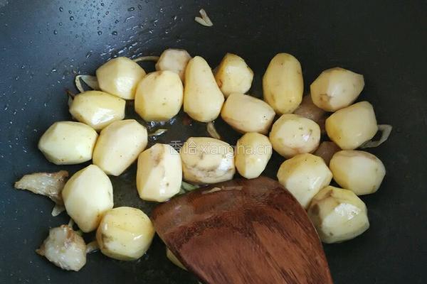 小土豆烧牛肉的做法图解3