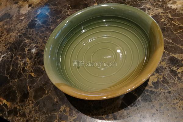 泡椒凤爪的做法图解1