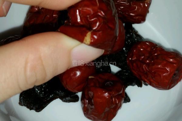 红枣桂圆红糖水的做法图解2